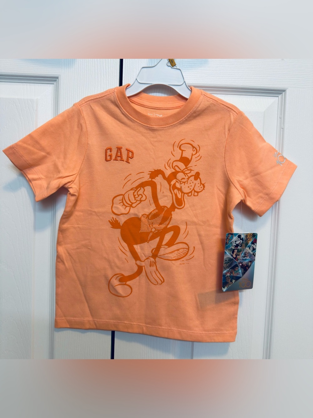 Brand new GAP Disney Kids Peach Short-Sleeve Goofy Graphic Tee size 5T
